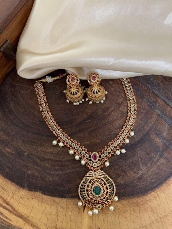 AD necklace set