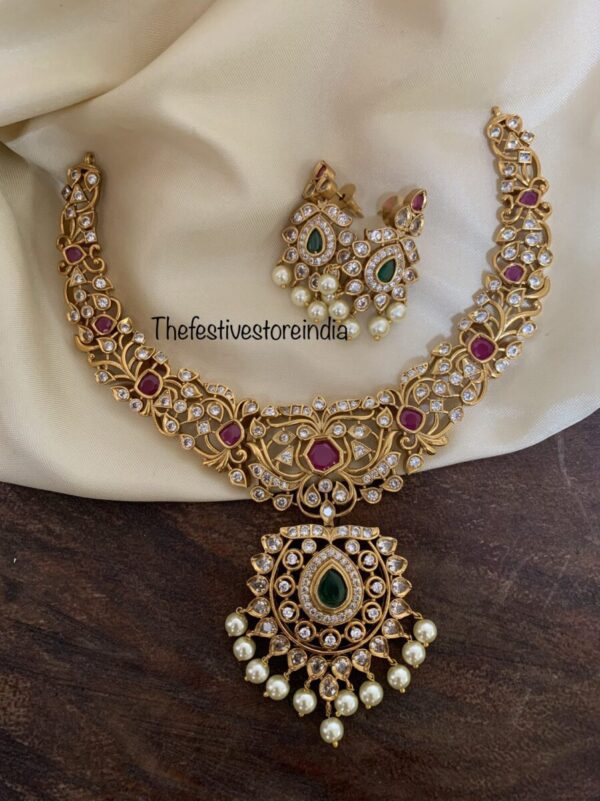White & red stone set