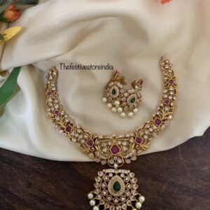 White & red stone set