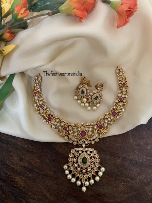 White & red stone set