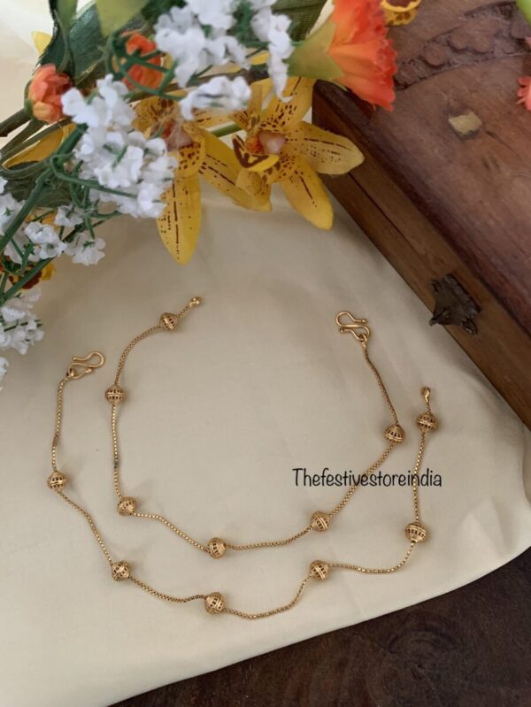 Round gold anklets