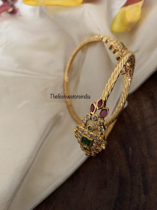 Mopp gold bangles