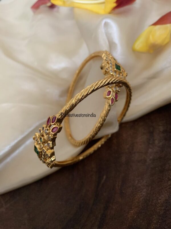 Mopp gold bangles