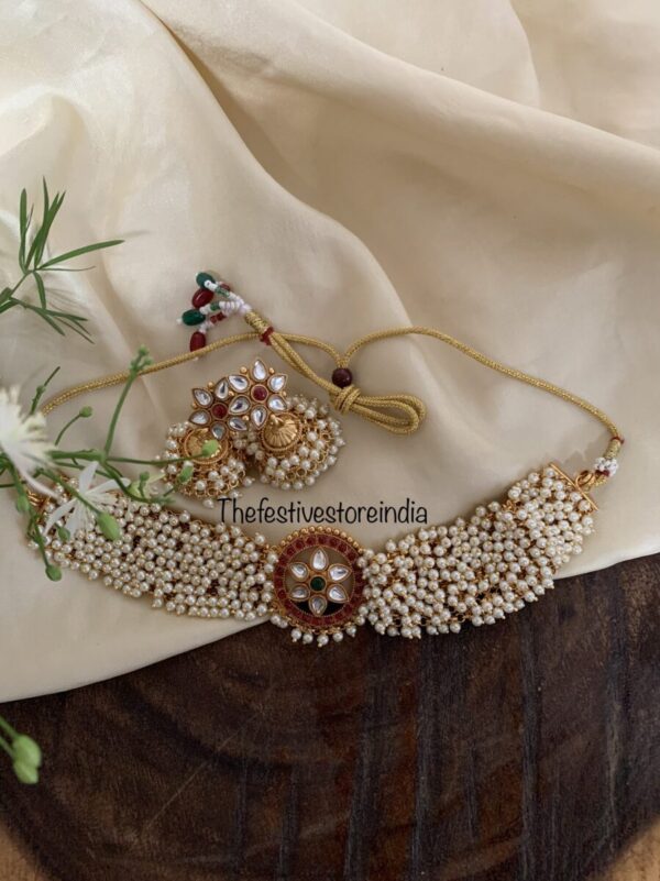 Cluster pearls choker set