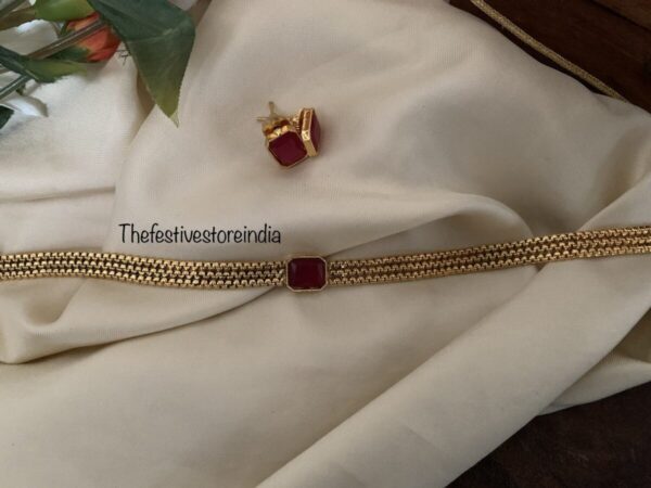 Red block choker set
