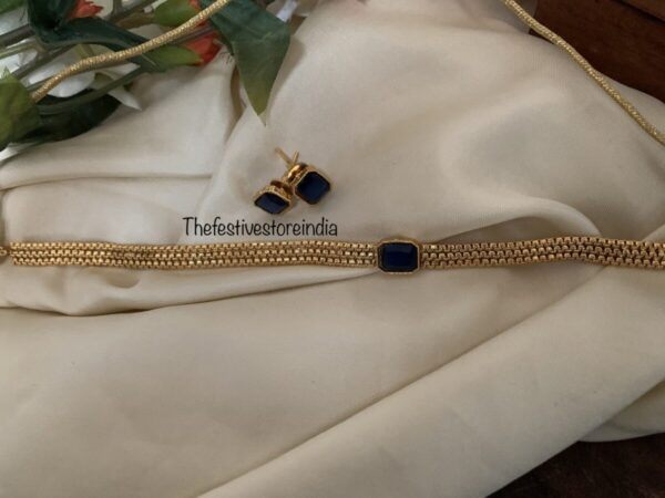 Navy blue block choker set