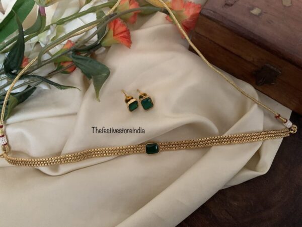 Green block choker set