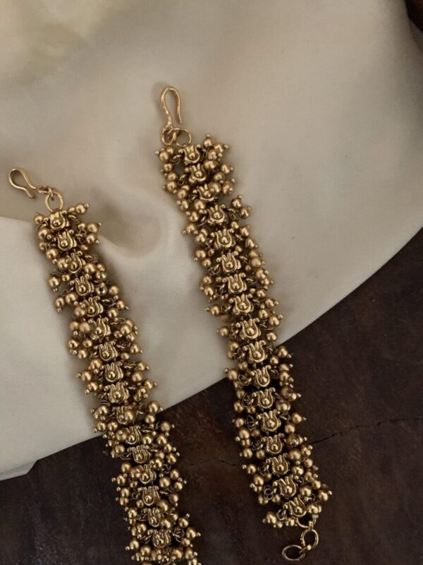 Gold straight maati