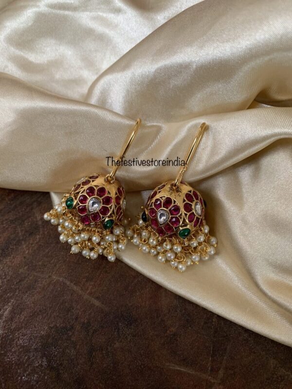 Kemp jhumkas