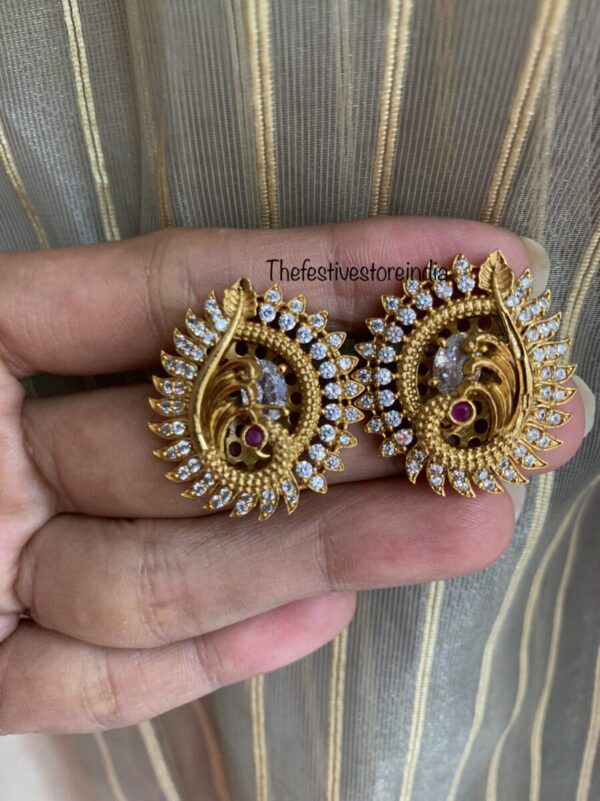 Navilu studs
