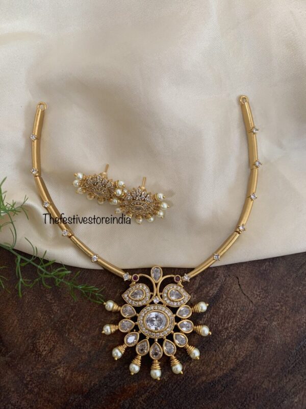 White pendant hasli set