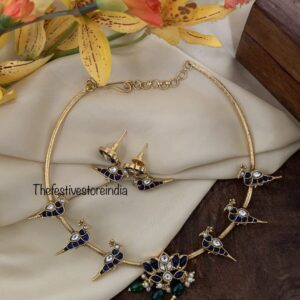Navy blue parrot hasli