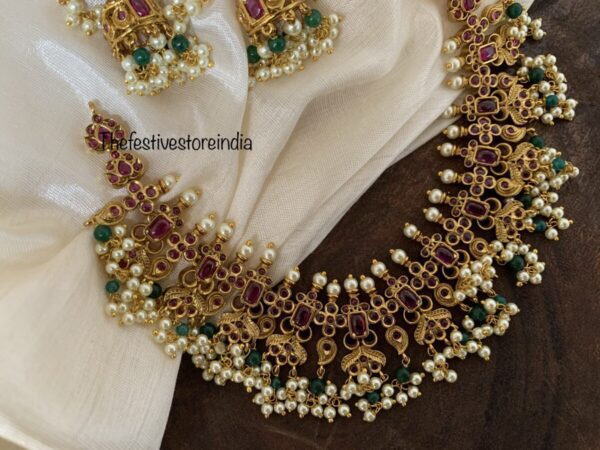 Kemp and pearls Guttapusalu set