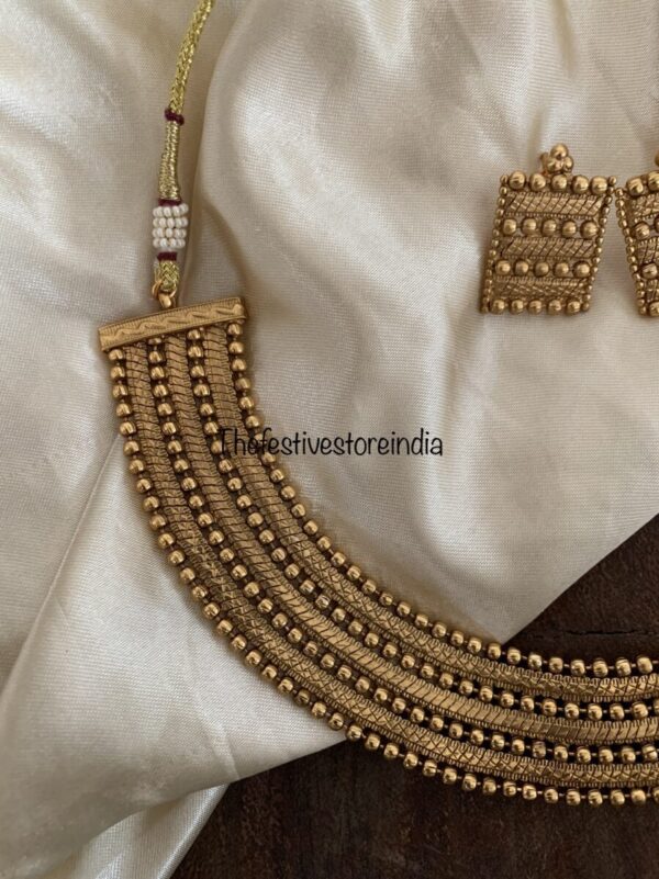 An all gold antique affair