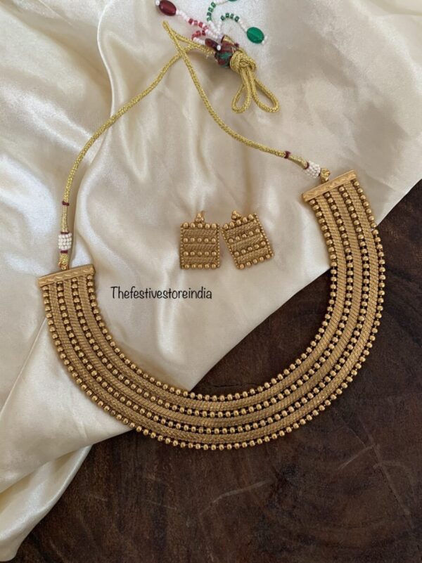 An all gold antique affair