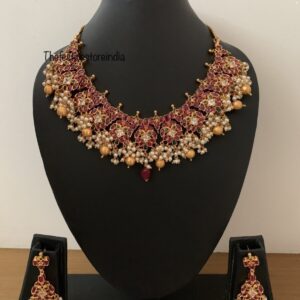 Bold and beautiful Guttapusalu set