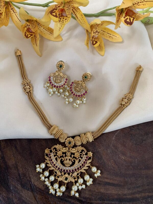 Single pendant lakshmi set