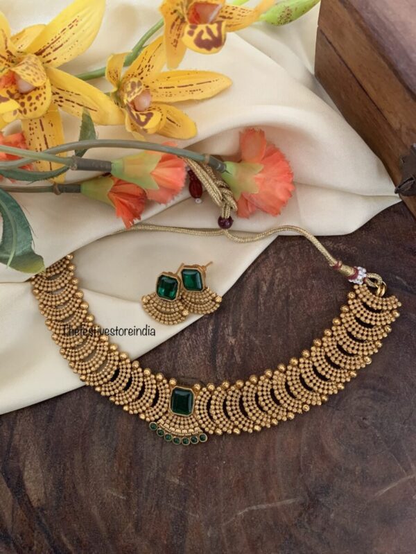 Close knit green