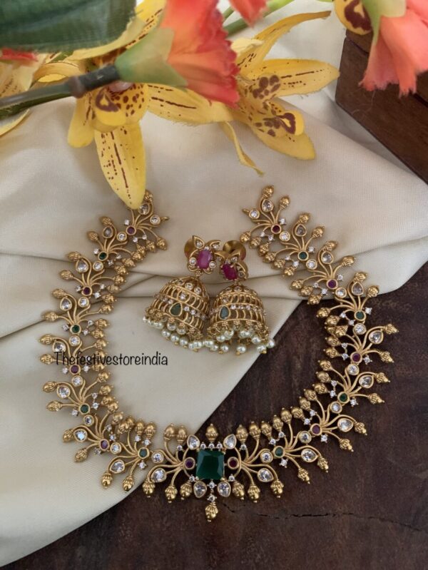 Contemporary pearl set
