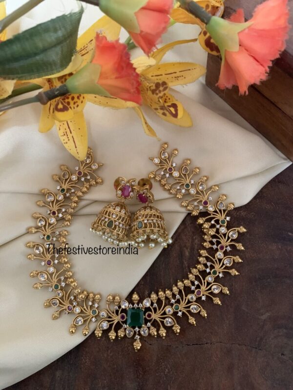 Contemporary pearl set