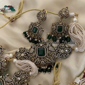 Victorian green block choker set