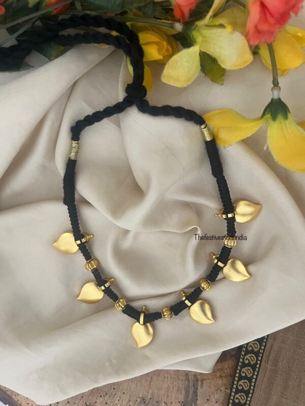 Black thread jadau maanga set