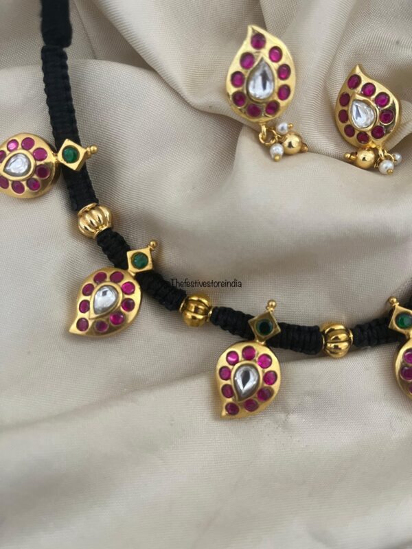 Black thread jadau maanga set