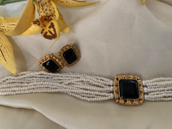 Budgeted Black pearl choker set