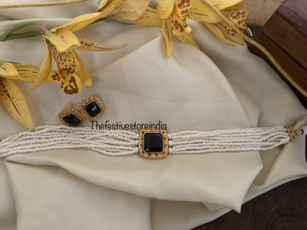 Budgeted Black pearl choker set