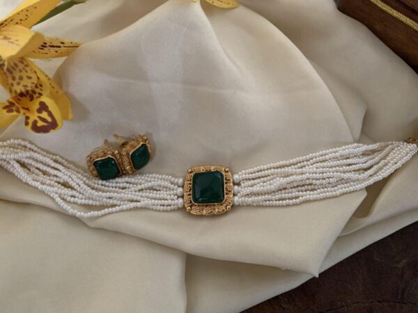 Budgeted Emerald pearl choker set