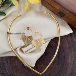 Contemporary Neckcuff and earrings 2
