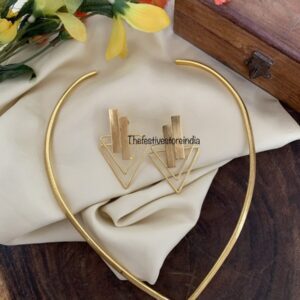 Contemporary Neckcuff and earrings 3