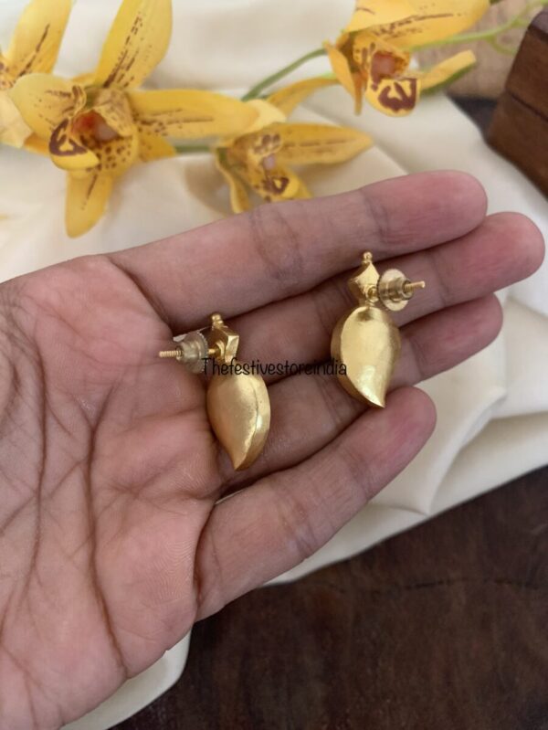 Jadau maanga studs