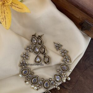 Budgeted Victorian Choker/Necklace set - White