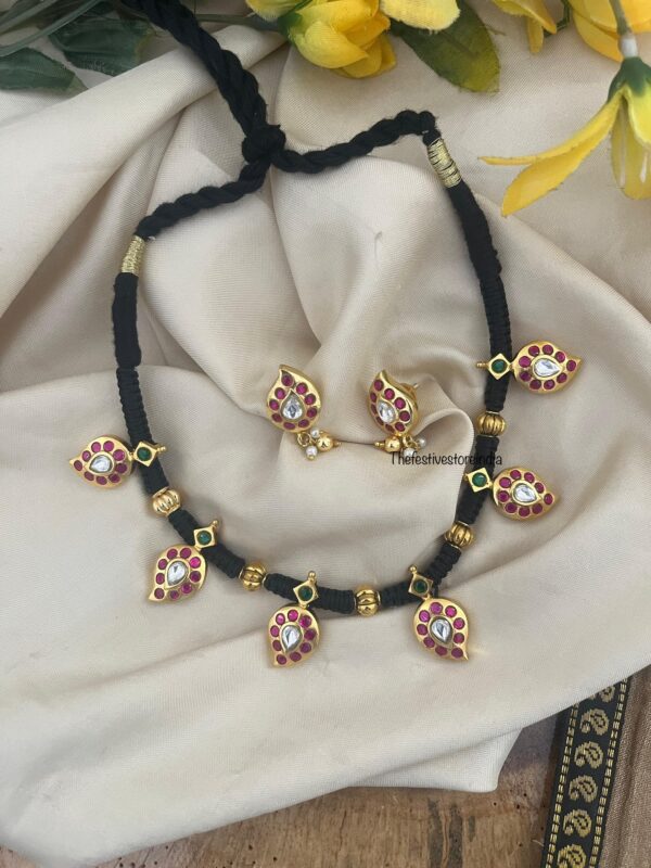 Black thread jadau maanga set