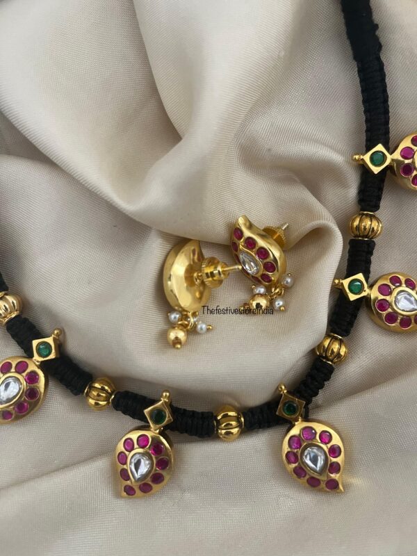 Black thread jadau maanga set
