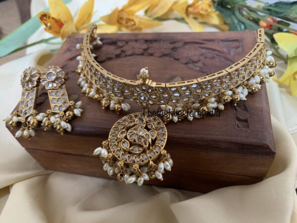 Attigai style white stone choker set