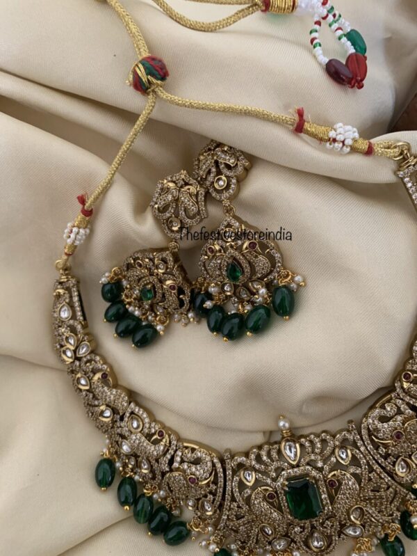 Classic green Victorian necklace set