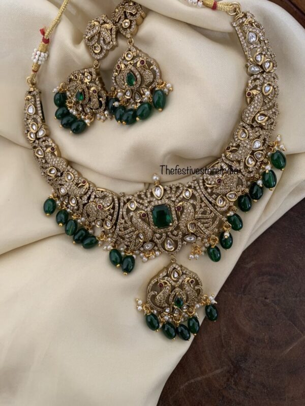 Classic green Victorian necklace set