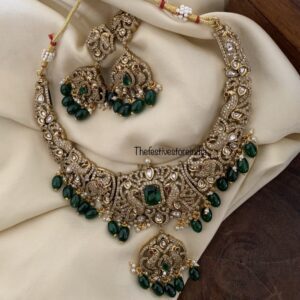 Classic green Victorian necklace set