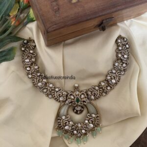 The Royal Victorian necklace