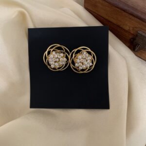 Cluster pearl earrings