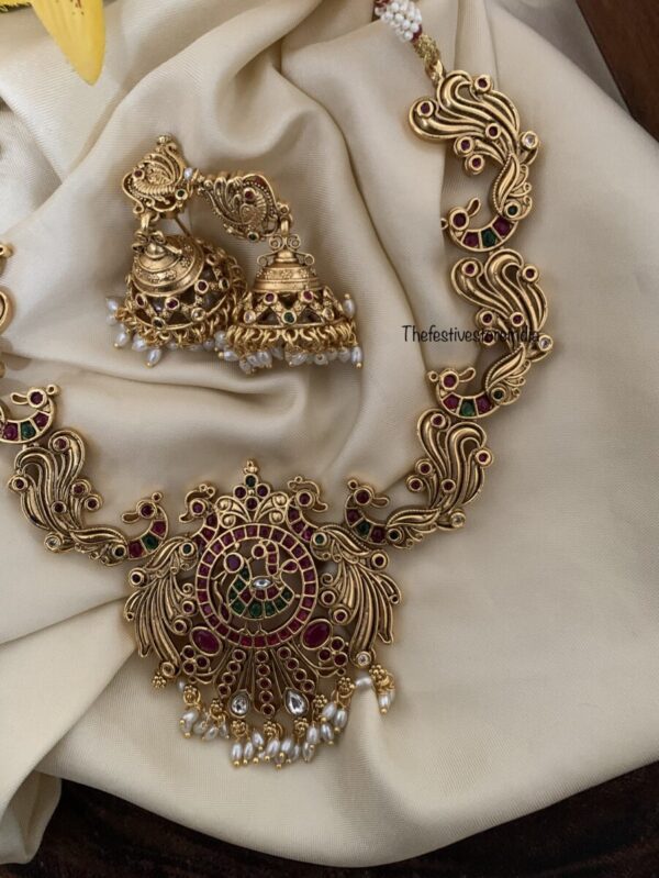 Maayil Carved necklace set