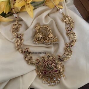 Maayil Carved necklace set