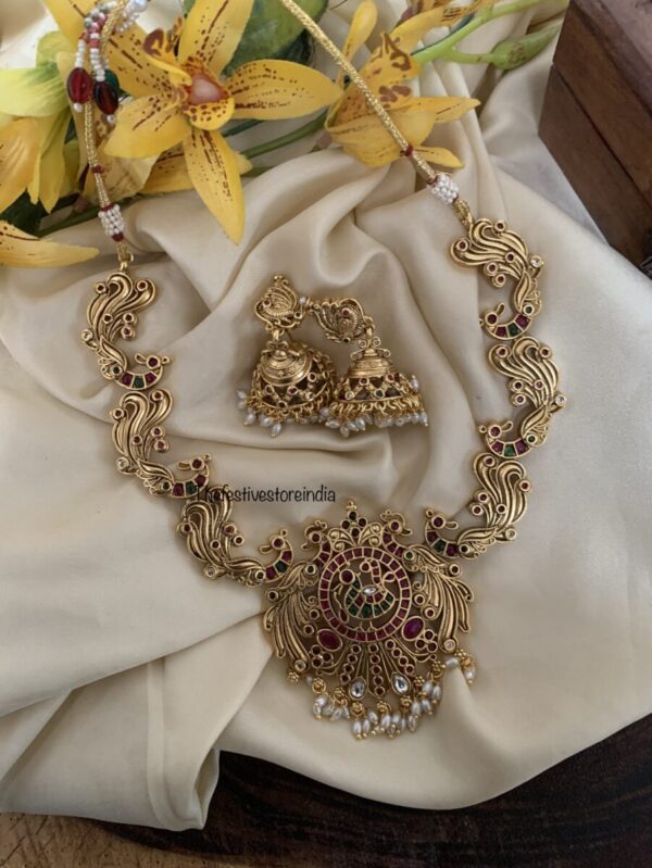 Maayil Carved necklace set