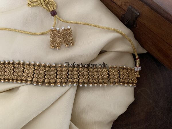 Budgeted matte gold pearl choker set