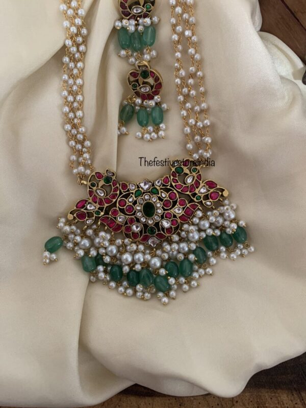Mid length pearls Jadau pendant set