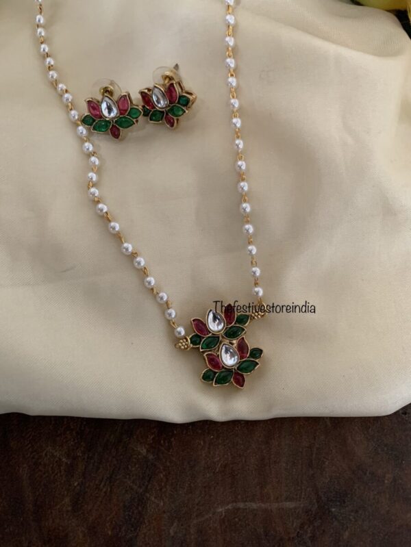 Budgeted pearl Taamara set