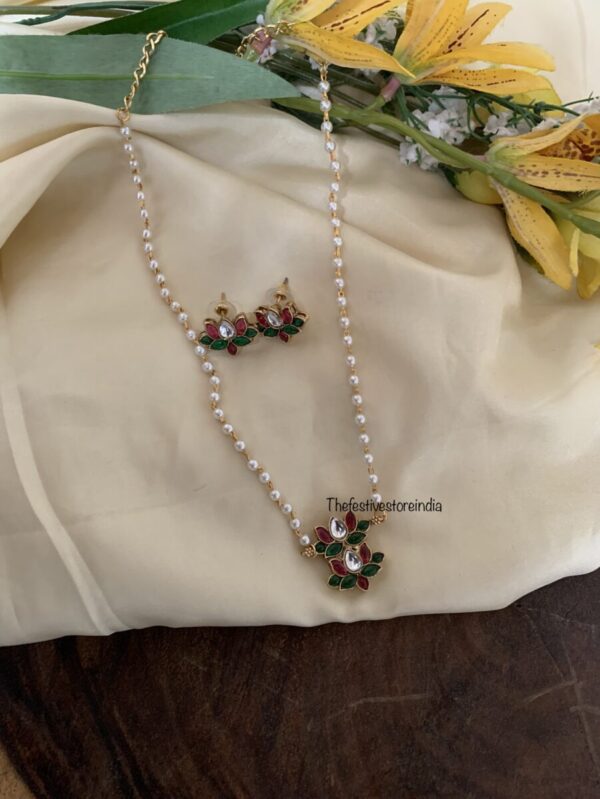Budgeted pearl Taamara set