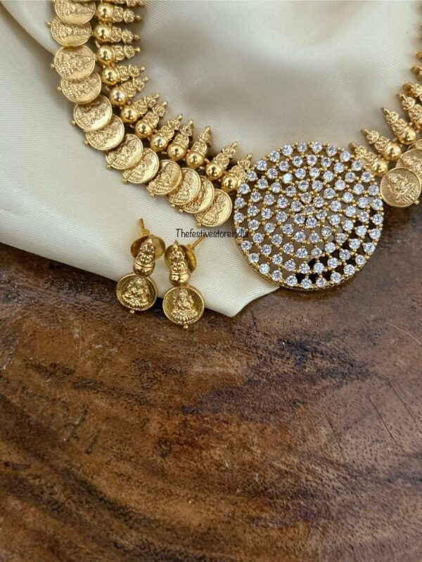 AD kaasu set with 2 pairs of earrings